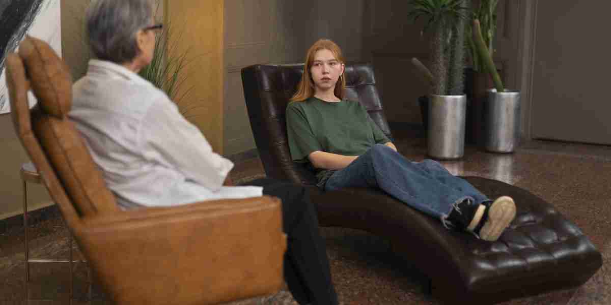 How a Psychologist in Dwarka Delhi Can Transform Your Mental Health