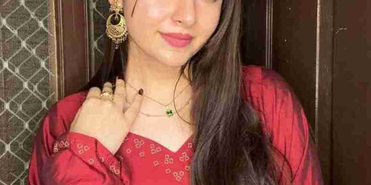 Converse With Ladies From Escort Service Navi Mumbai in Shimmery Moonlight