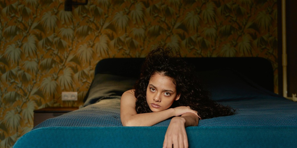 Enjoy night breeze on beaches with Mumbai escort service ladies